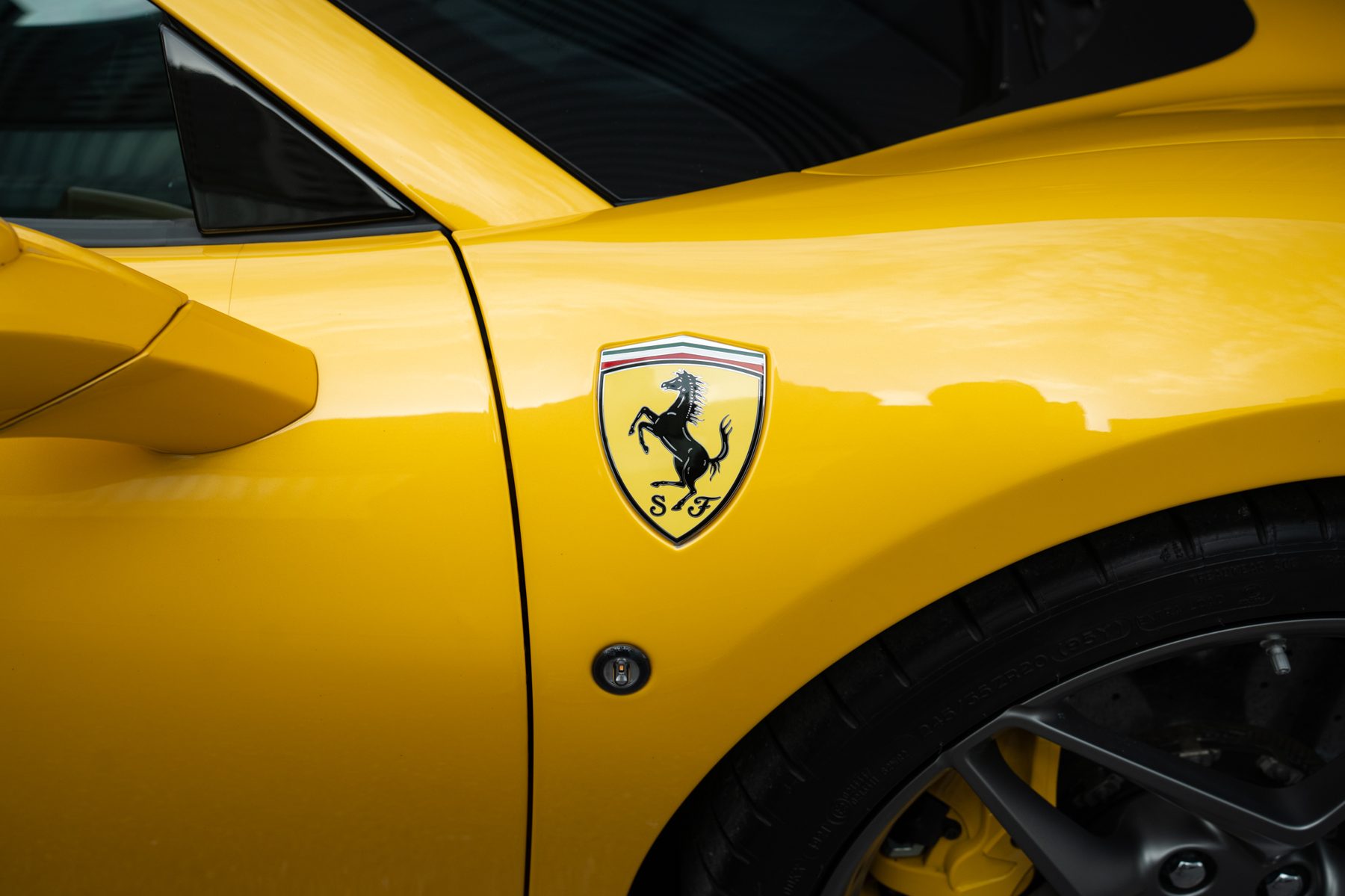 Ferrari F8 Spider — Tri-Coat Yellow (14)