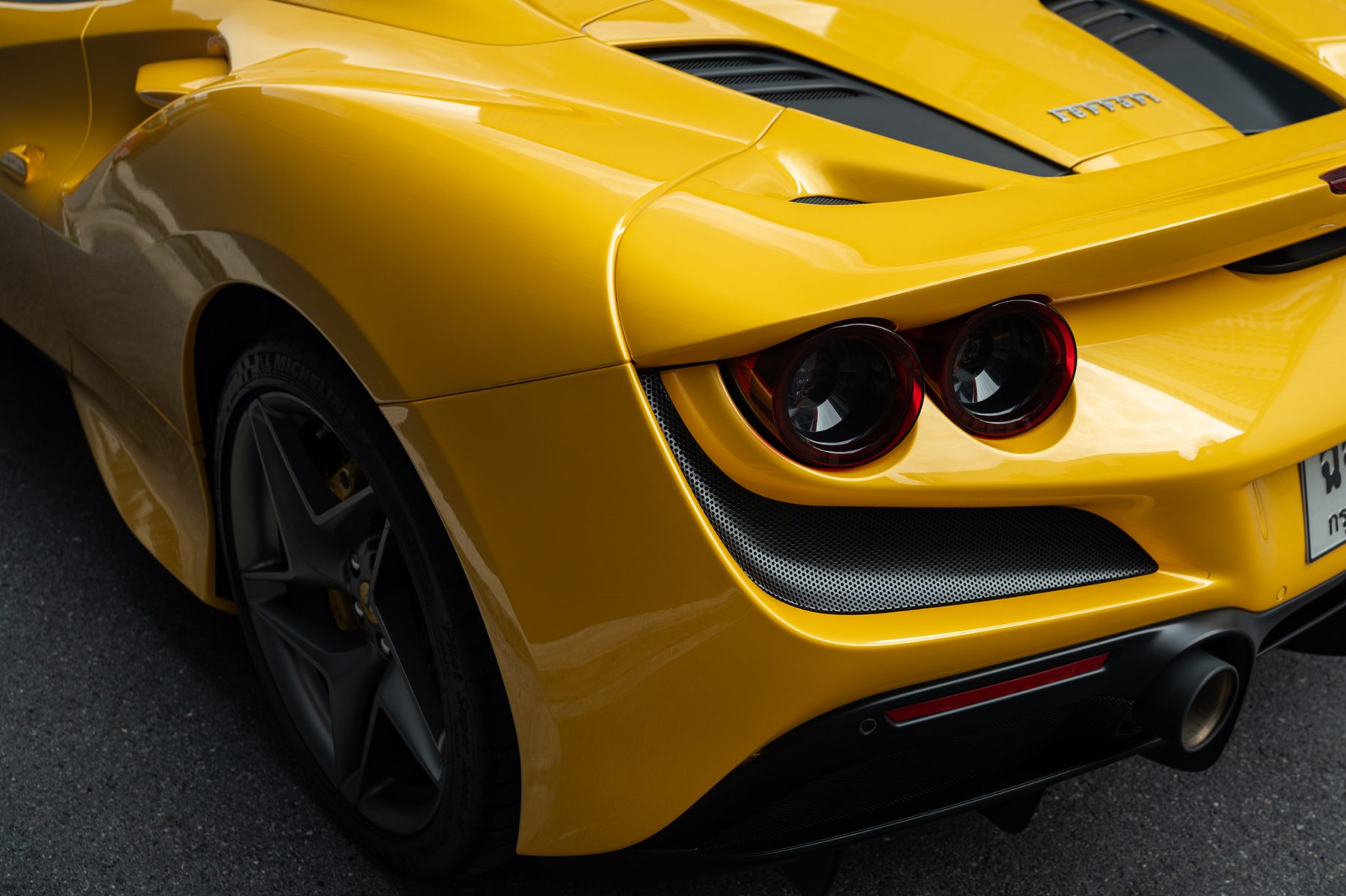 Ferrari F8 Spider — Tri-Coat Yellow (21)