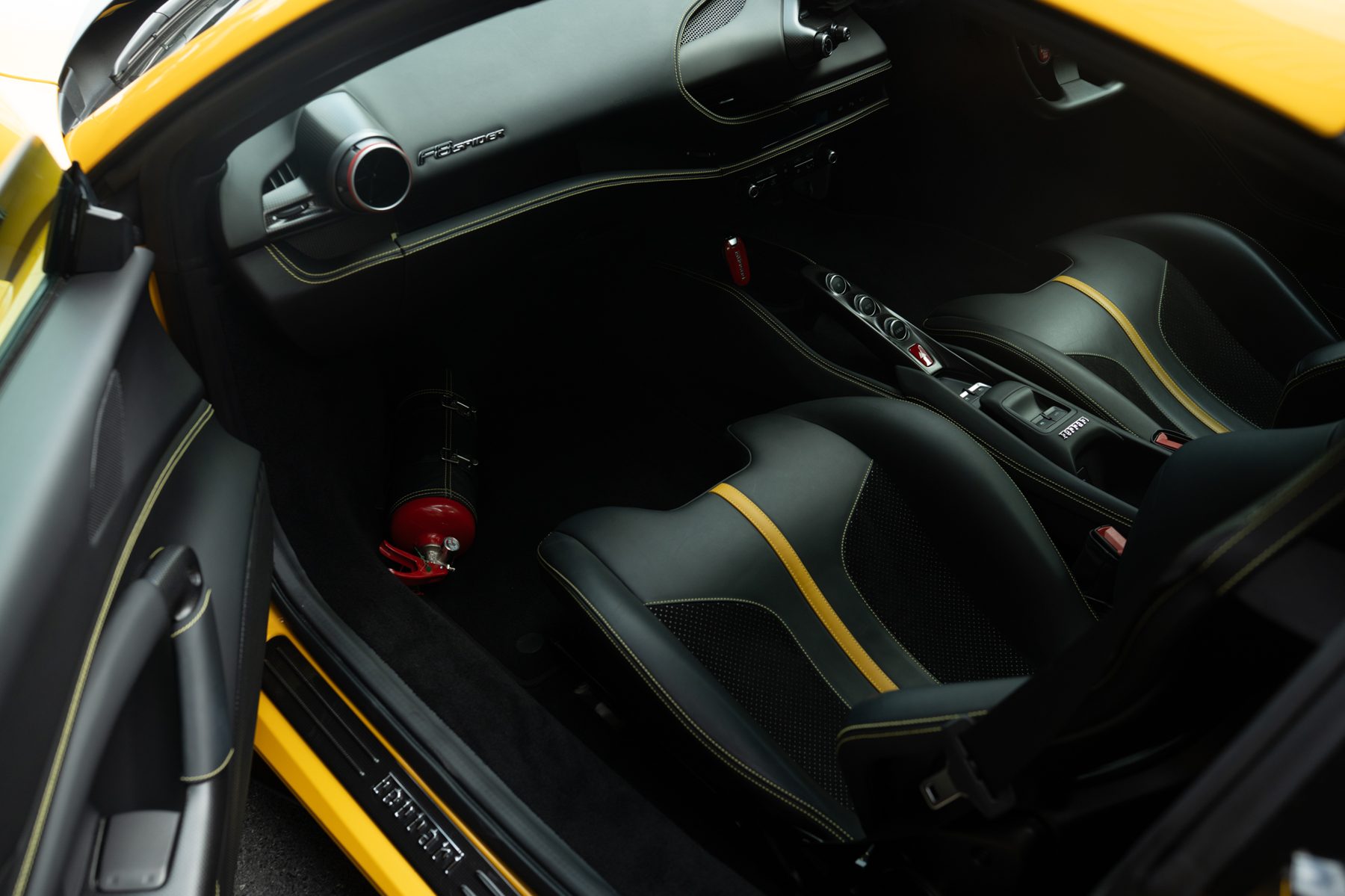 Ferrari F8 Spider — Tri-Coat Yellow (32)