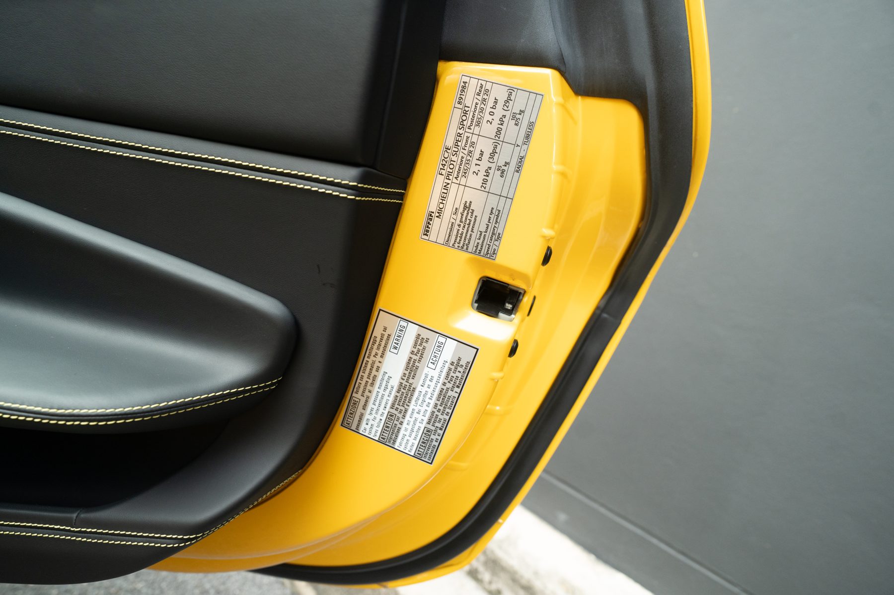 Ferrari F8 Spider — Tri-Coat Yellow (68)