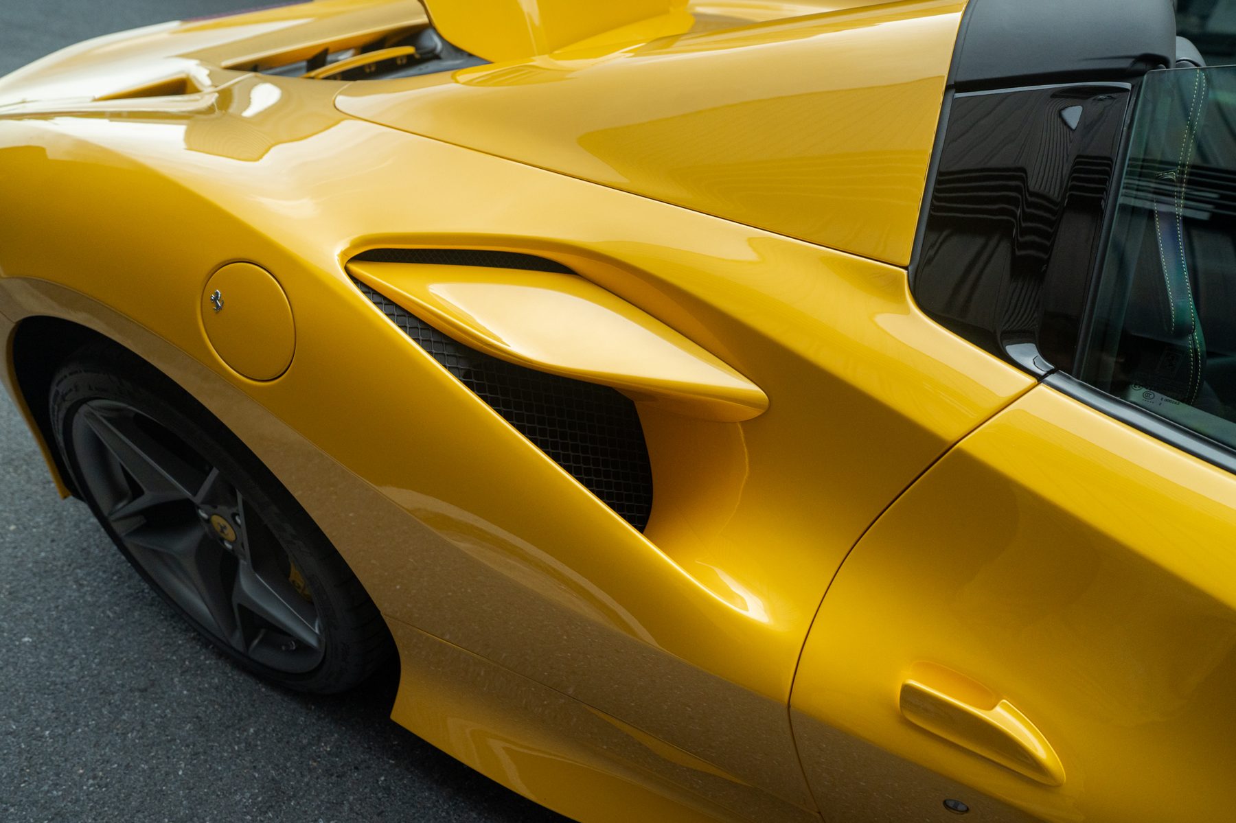 Ferrari F8 Spider — Tri-Coat Yellow (73)