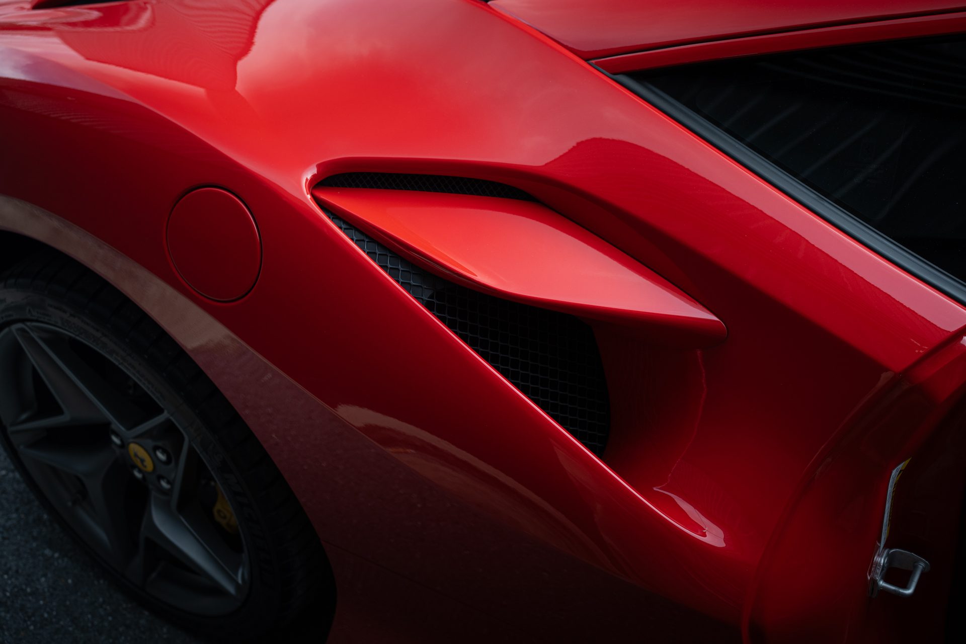 Ferrari F8 Tributo — side intake