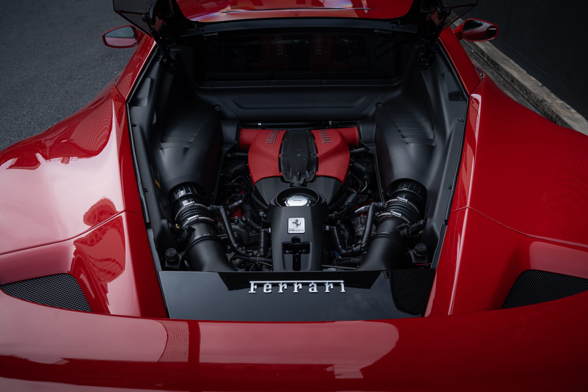 Ferrari F8 Tributo — engine bay