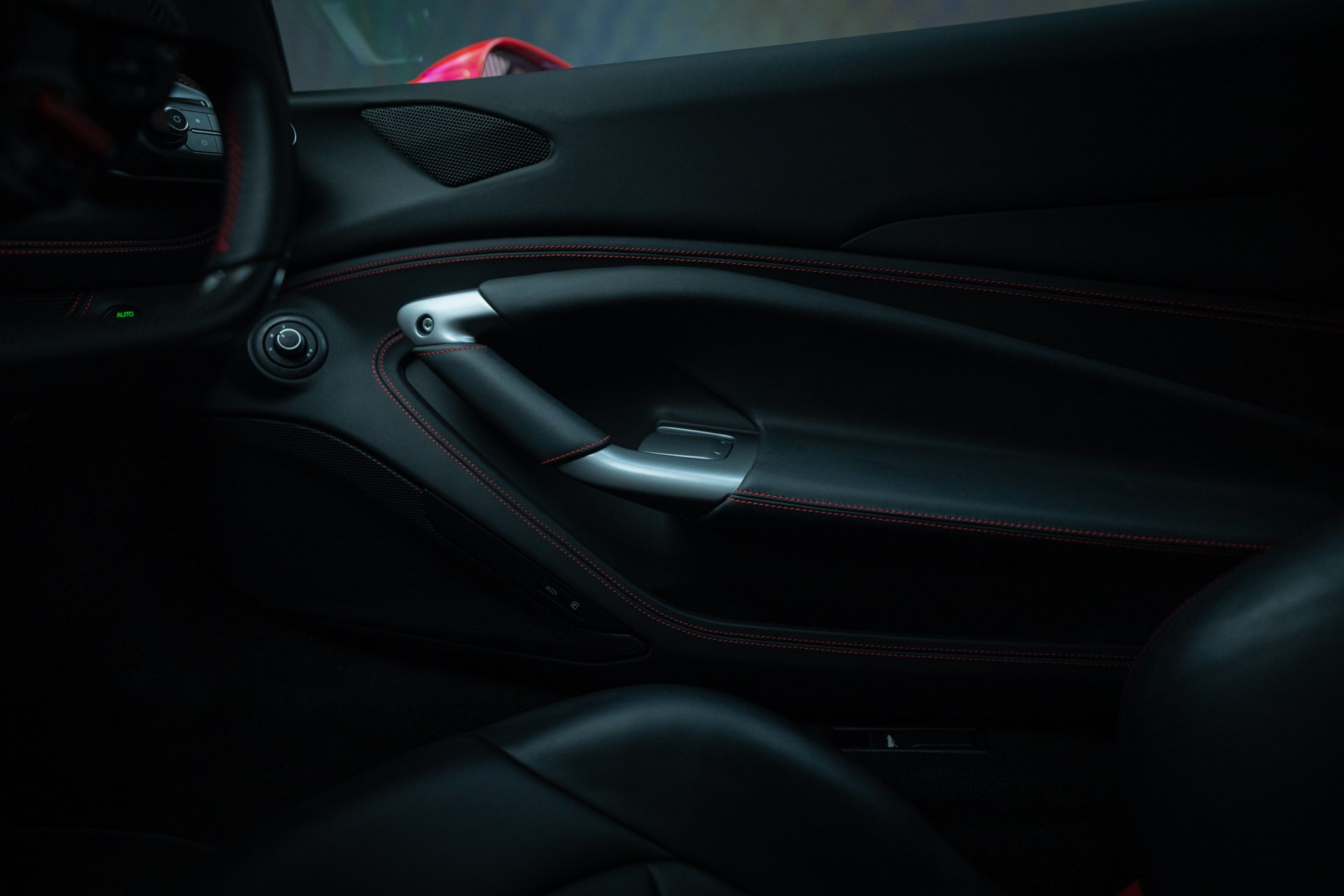 Ferrari F8 Tributo — door panel