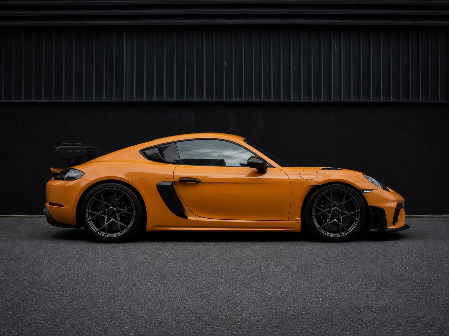 Porsche 718 Cayman GT4 RS in Bahama Yellow