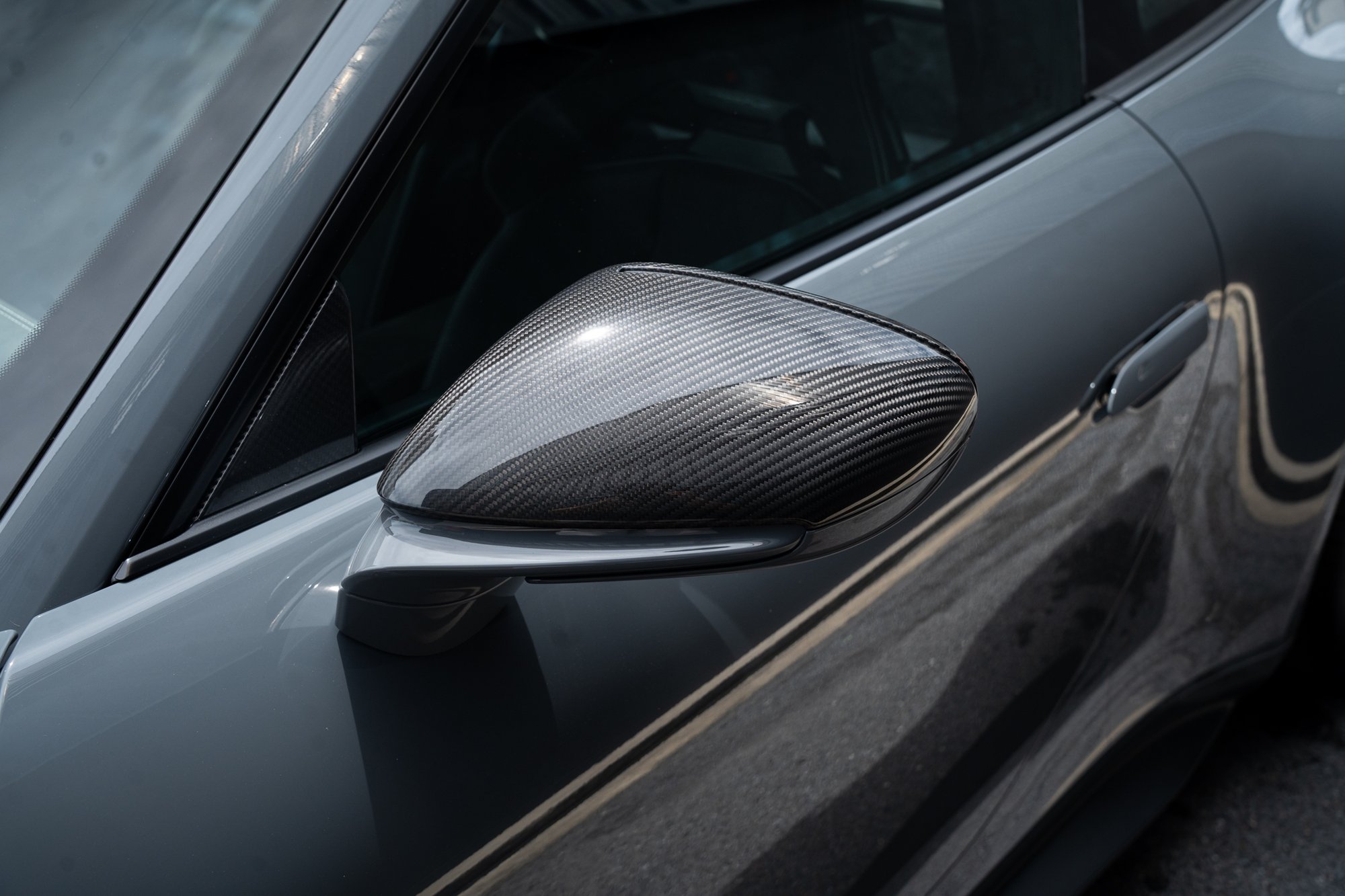 911 GT3 · grams, not grams — Carbon mirrors