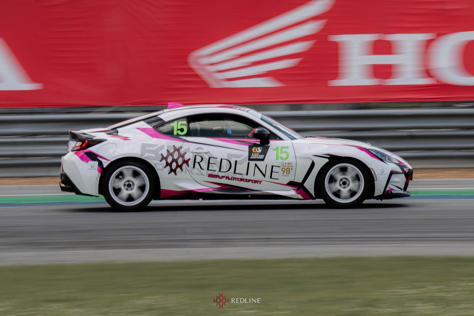 Redline BBMP GR86 #15 at speed past the Honda boards at Buriram