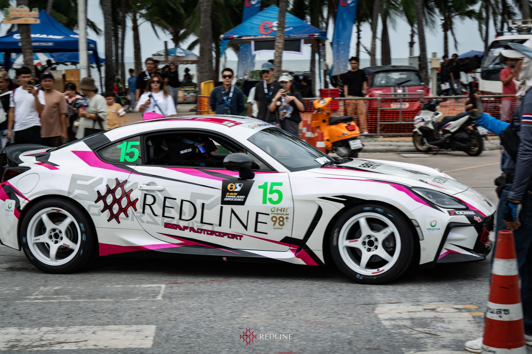 Redline BBMP GR86 #15 on the Bangsaen street circuit with the beachfront crowd