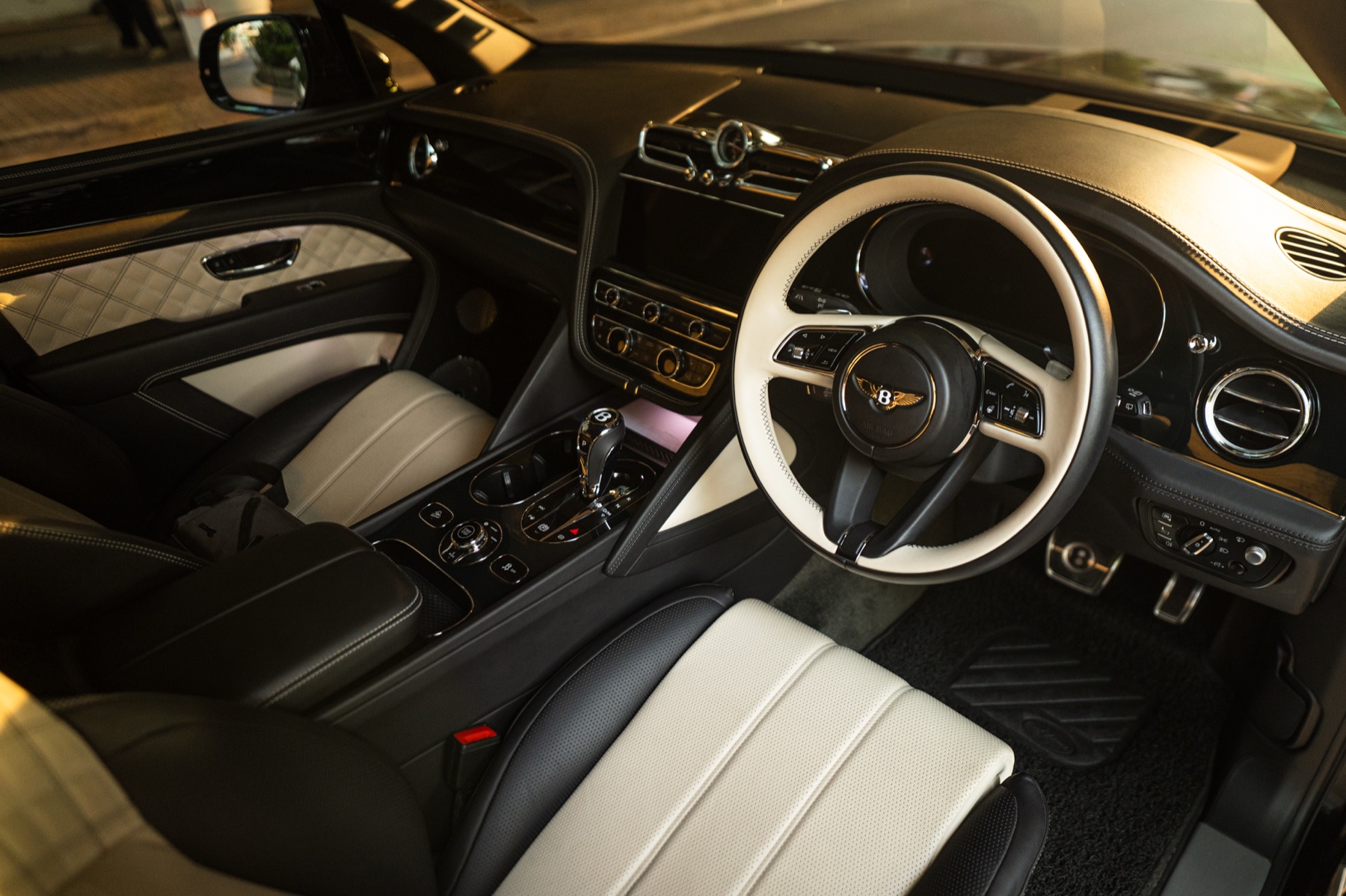 Mulliner cabin two-tone