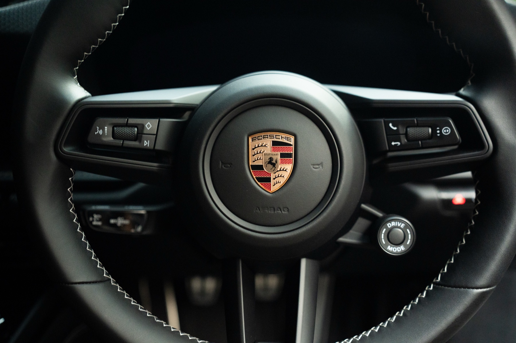 GT3 Touring steering wheel with Porsche crest